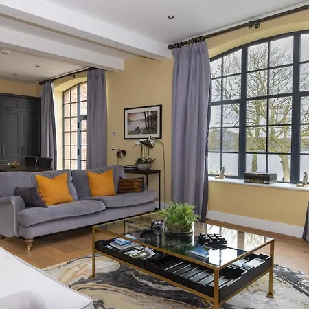 5 Tarn End Luxurious With View To Talkin Tarn, Near Hadrians & The District *