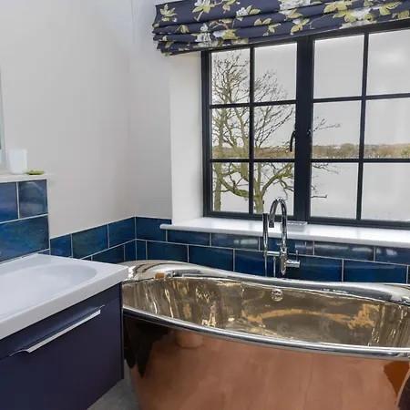 5 Tarn End Luxurious With View To Talkin Tarn, Near Hadrians & The District 別荘 *