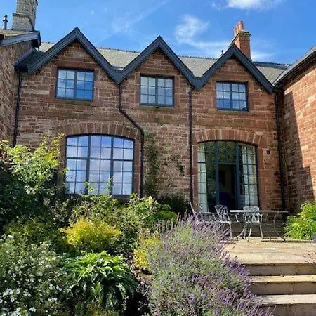 5 Tarn End Luxurious With View To Talkin Tarn, Near Hadrians & The District *