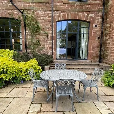 Vakantiehuis 5 Tarn End Luxurious With View To Talkin Tarn, Near Hadrians & The District