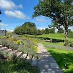 Casa de Férias 5 Tarn End Luxurious With View To Talkin Tarn, Near Hadrians & The District *