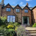 5 Tarn End Luxurious With View To Talkin Tarn, Near Hadrians & The District *