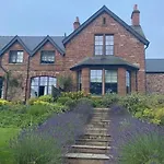5 Tarn End Luxurious With View To Talkin Tarn, Near Hadrians & The District Casa de Férias